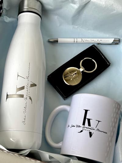 Kit Caneca + Garrafa Térmica + Chaveiro + Caneta